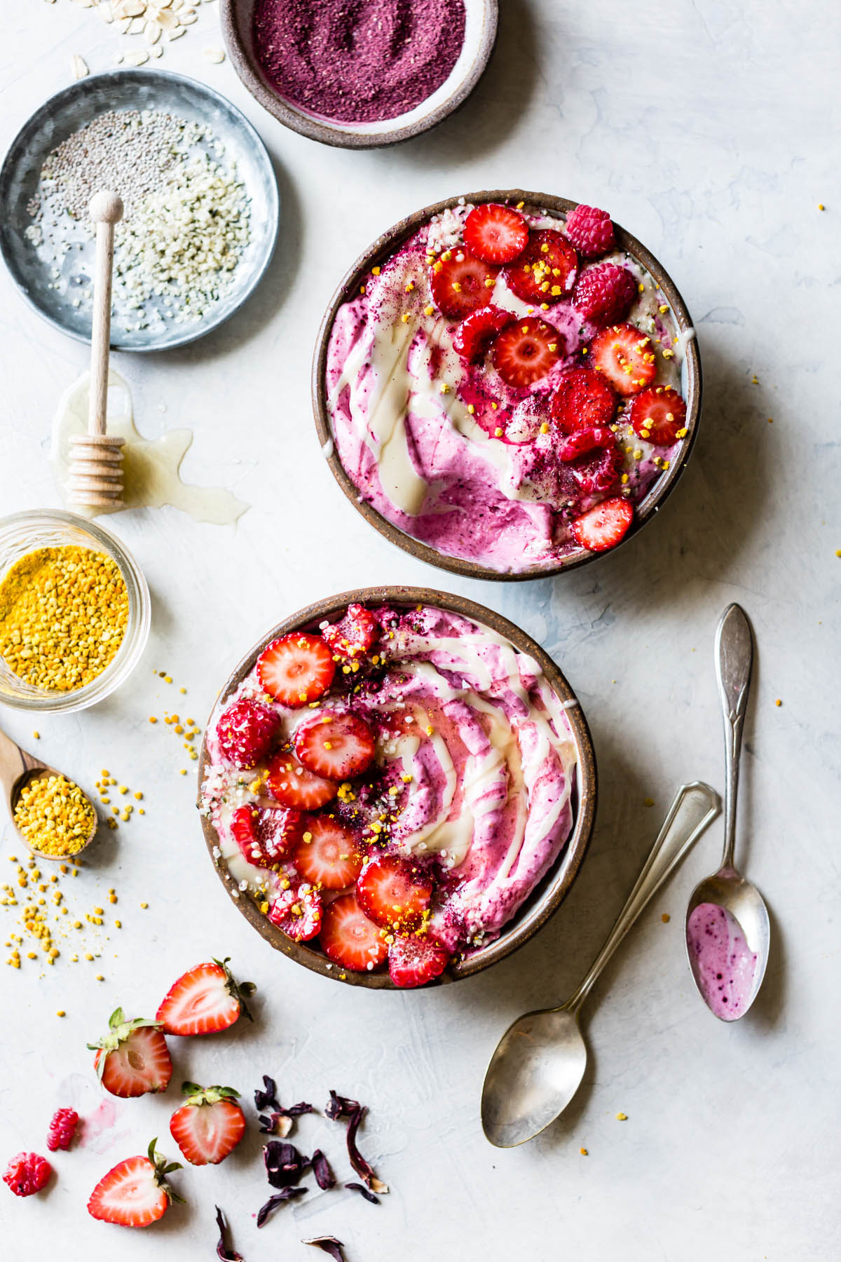 Hibiscus Berry Smoothie Bowl