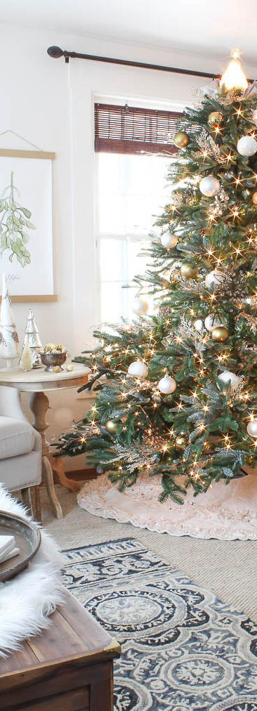 Christmas Tree in White & Gold