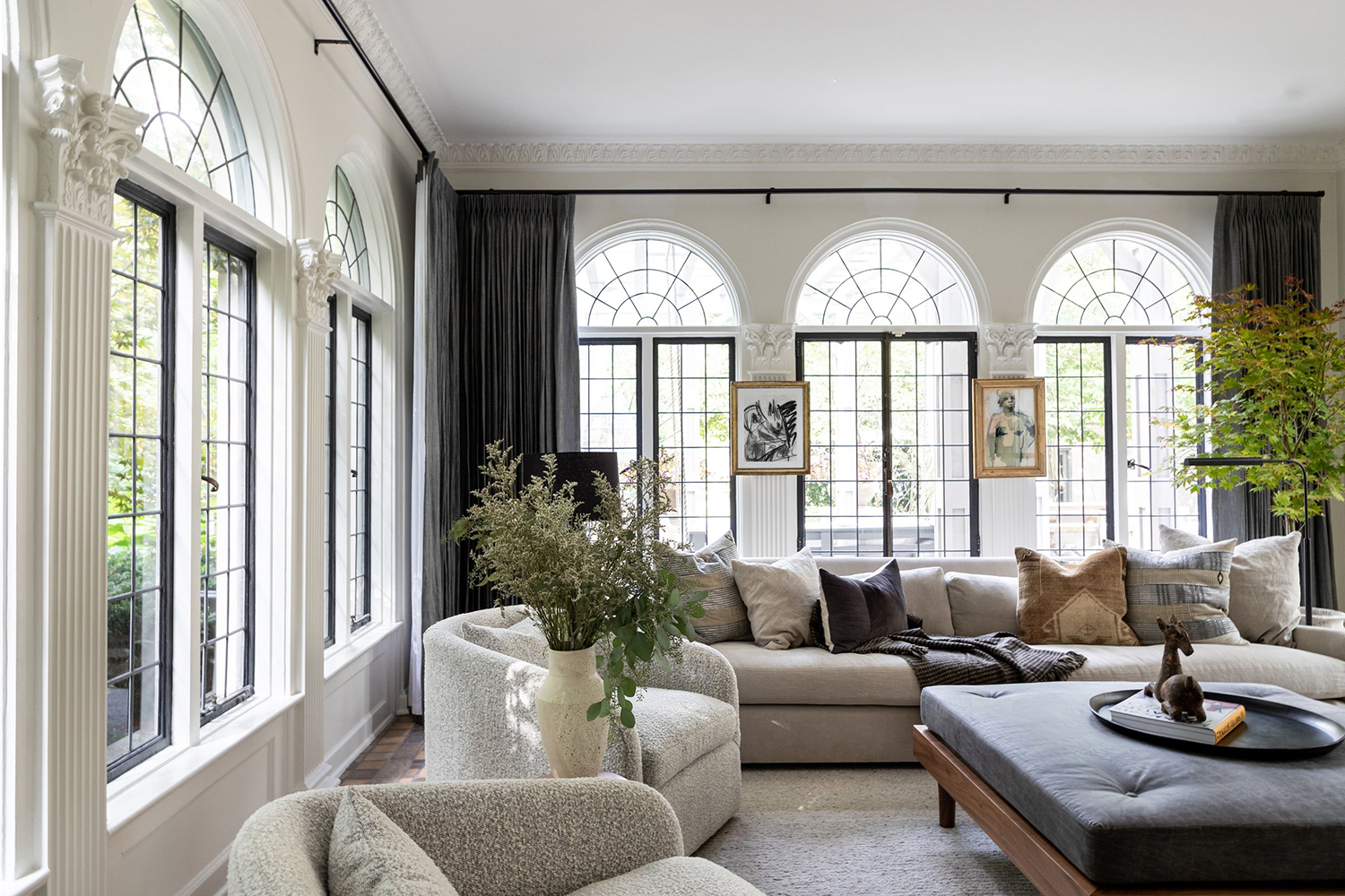living-room-with-white-walls Living Room With White Walls