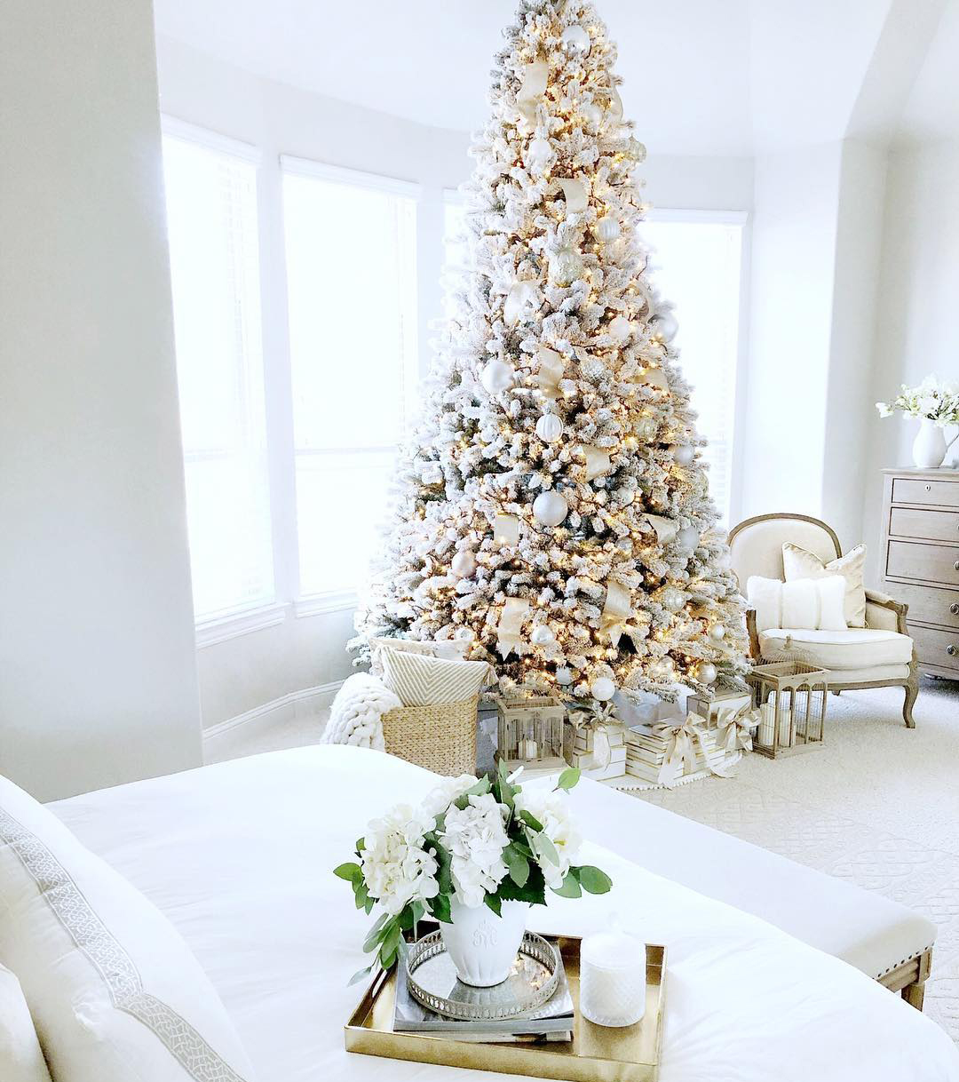 White Christmas Tree Image courtesy of: @mytexasfarmhouse
