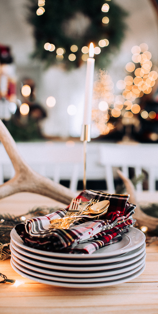 Traditional Christmas Tablesetting | Craftberry Bush Blog