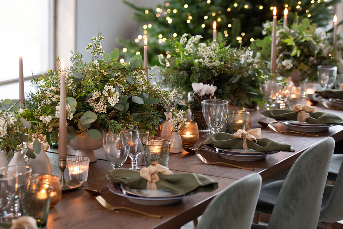 35 Christmas Tablescape Ideas for 2024 Holiday Table Settings