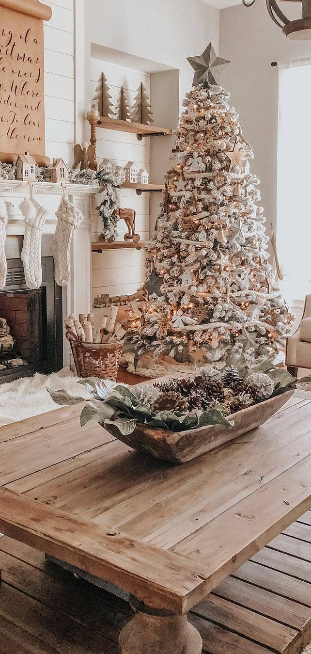 Farmhouse Christmas Tree | The Lovely Deco