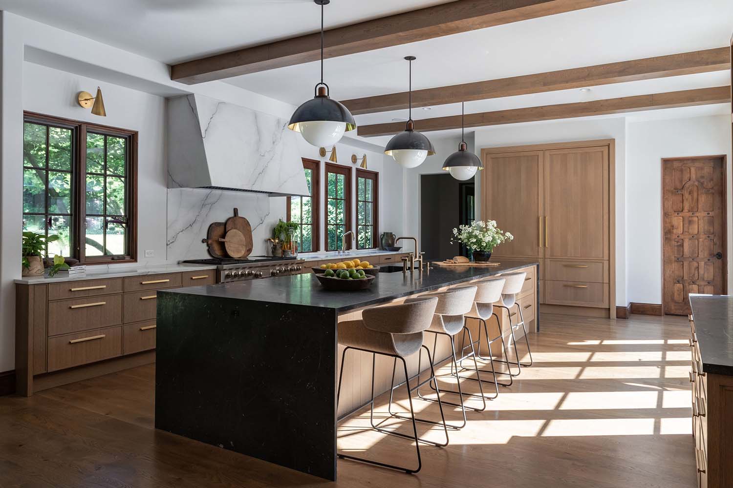 kitchen-island-with-black-countertop Kitchen Island with Black Countertop